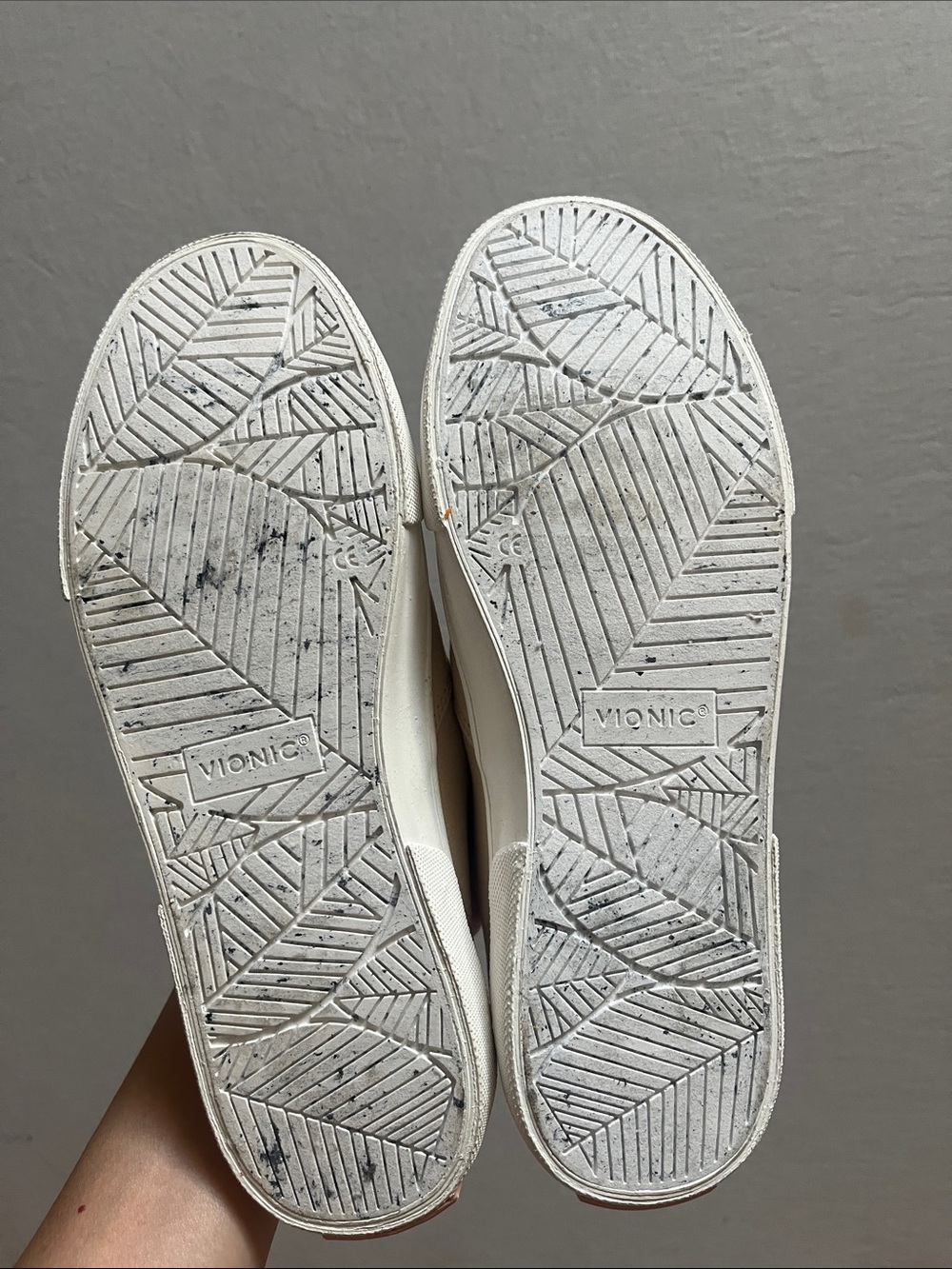 NWT Vionic Groove Slip-On Canvas Sneaker Semolina Beige Size 8 - Picture 9 of 9